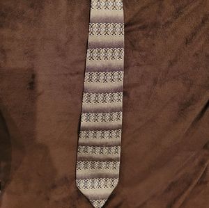Geoffrey Beene 100% silk tie